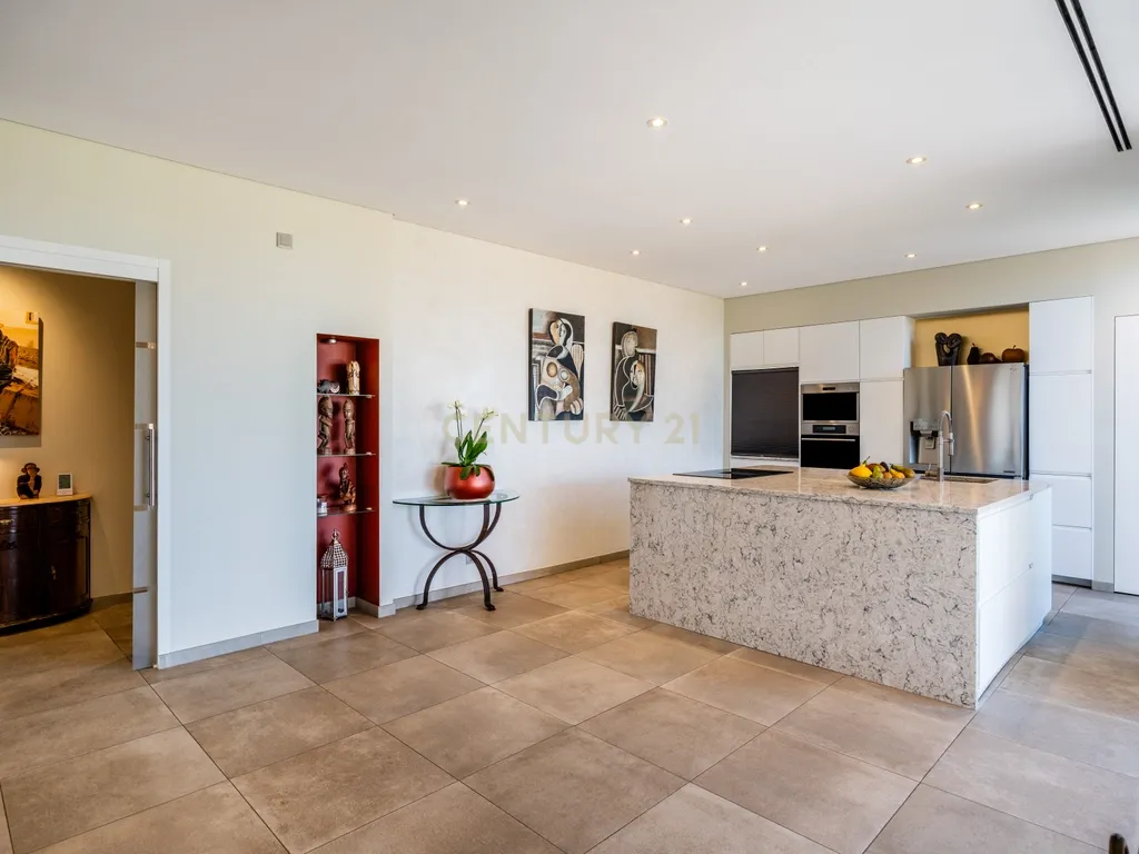 Luxury T5 Villa with Sea View near the Beach in Albufeira - image 07