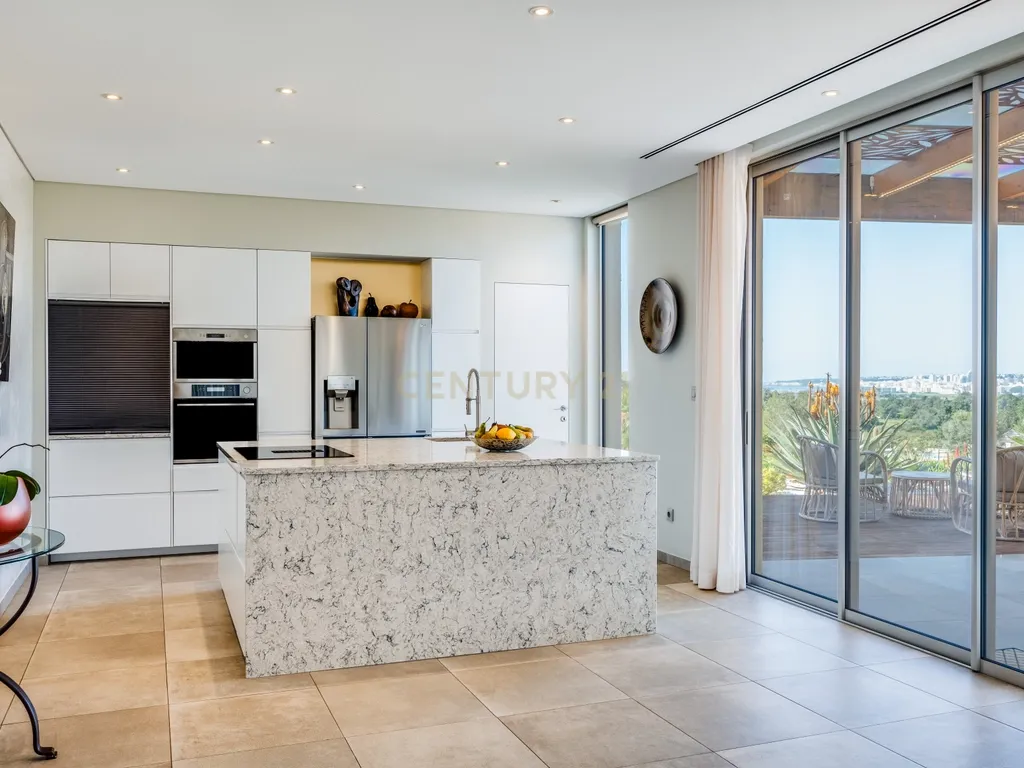 Luxury T5 Villa with Sea View near the Beach in Albufeira - image 08