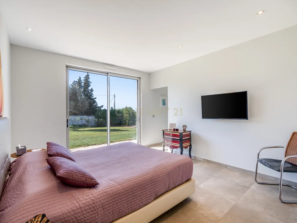 Luxury T5 Villa with Sea View near the Beach in Albufeira - image 10