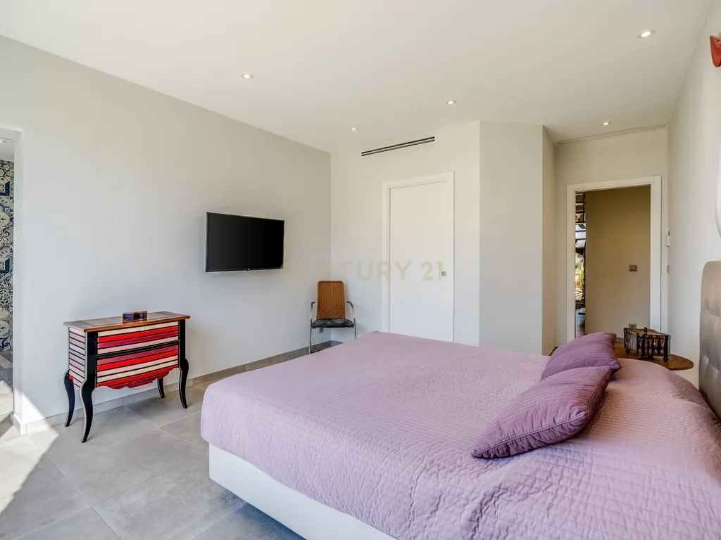 Luxury T5 Villa with Sea View near the Beach in Albufeira - image 12