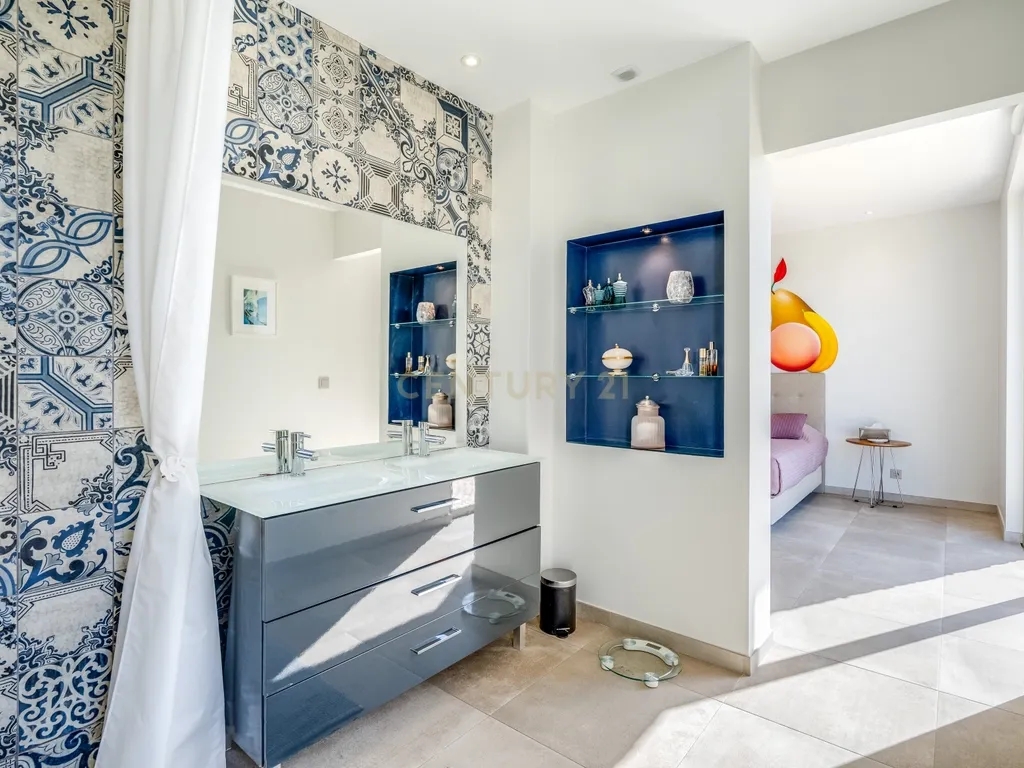Luxury T5 Villa with Sea View near the Beach in Albufeira - image 13