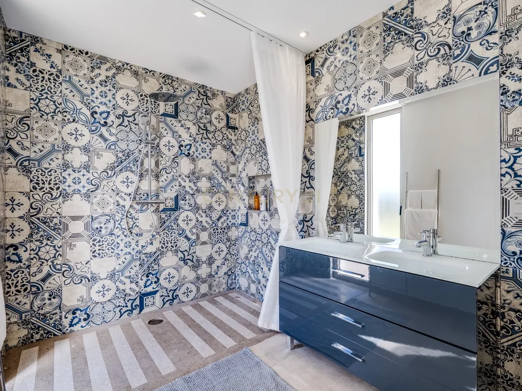Luxury T5 Villa with Sea View near the Beach in Albufeira - image 14