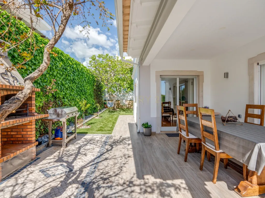 T4+ Villa in Portimão, Portimão - image 03