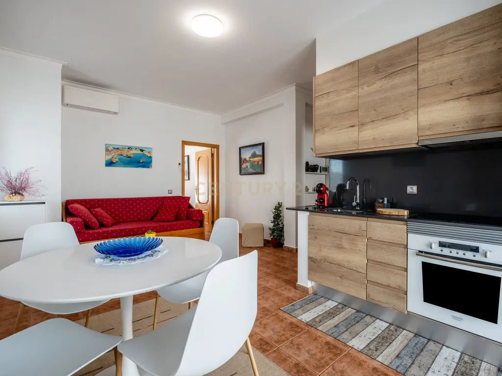 T4+ Villa in Portimão, Portimão - image 11