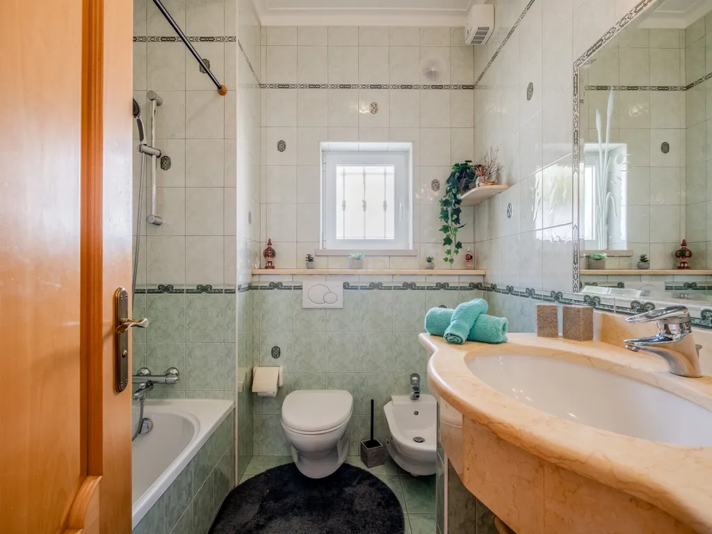 T4+ Villa in Portimão, Portimão - image 15