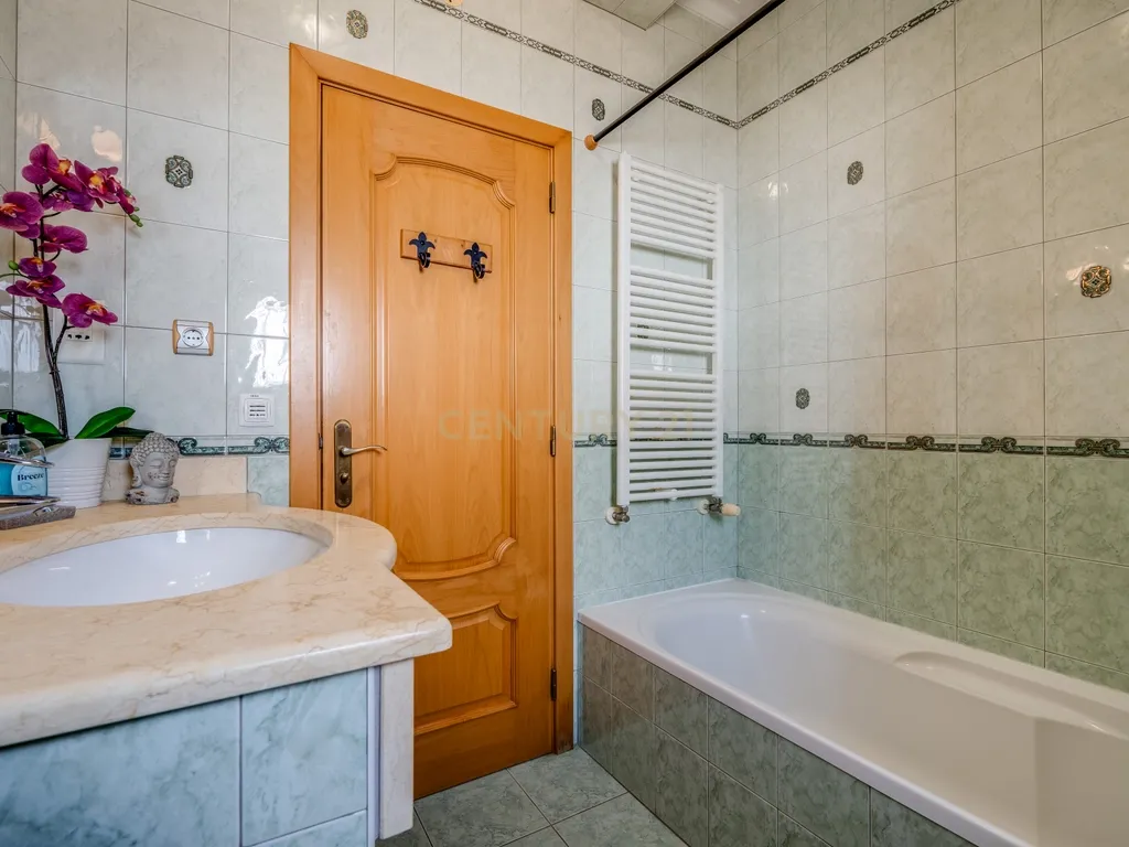 T4+ Villa in Portimão, Portimão - image 16