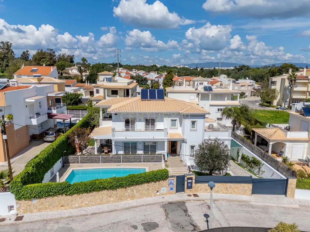 T4+ Villa in Portimão, Portimão - image 25