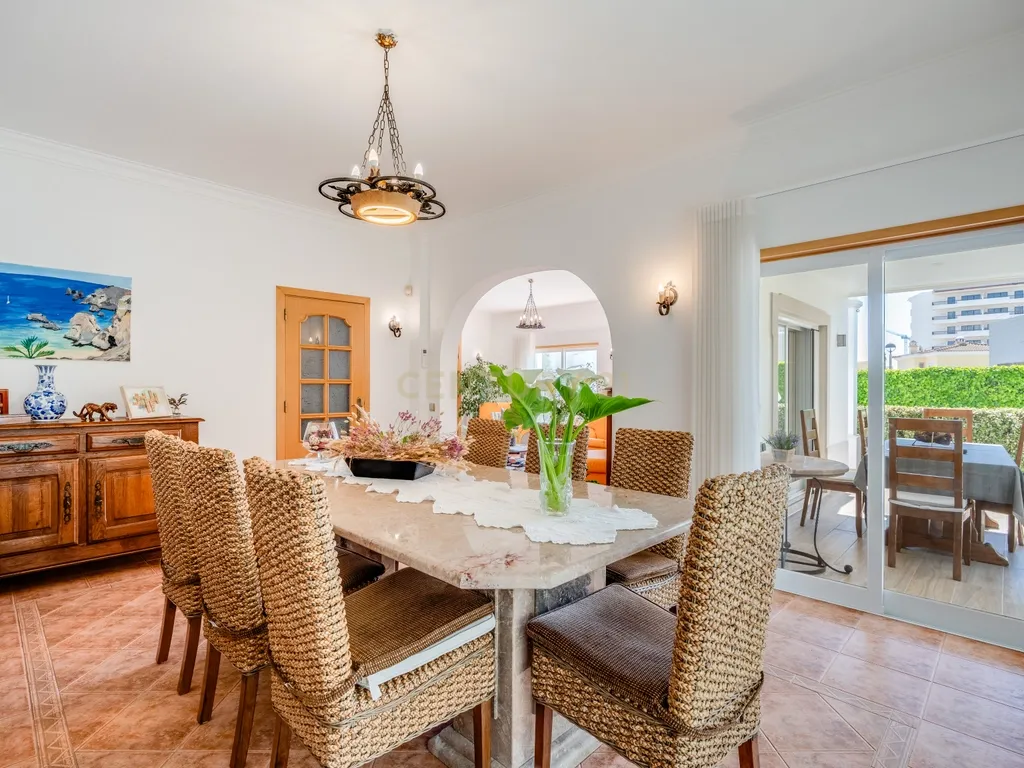 T4+ Villa in Portimão, Portimão - image 30