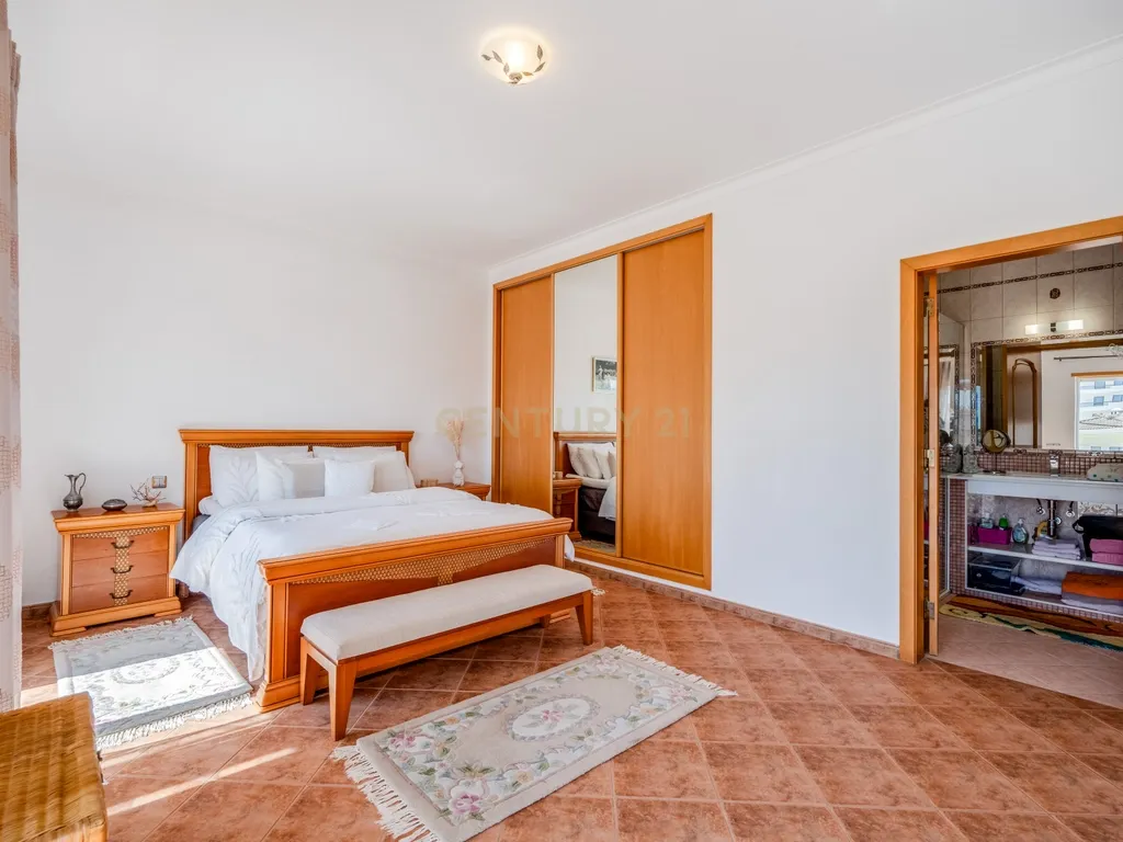 T4+ Villa in Portimão, Portimão - image 32