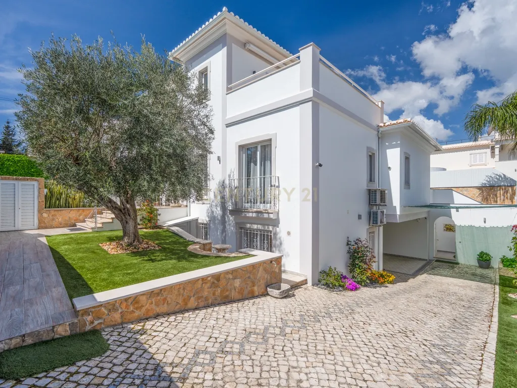 T4+ Villa in Portimão, Portimão - image 47