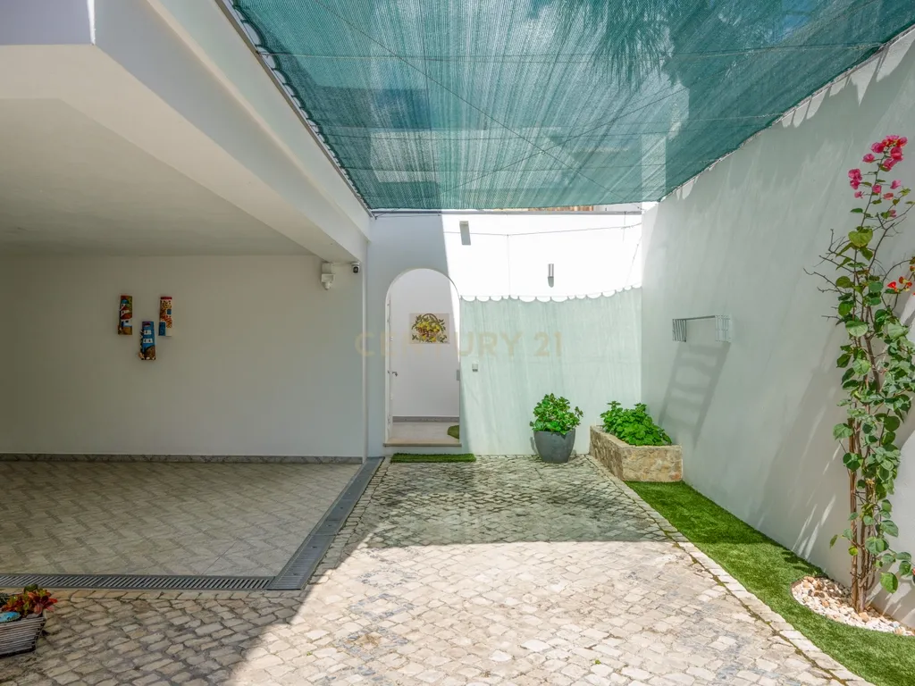 T4+ Villa in Portimão, Portimão - image 48