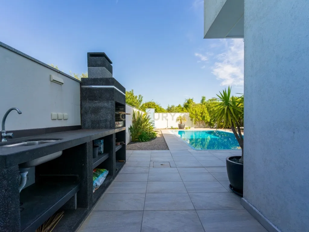 T4+ Villa in Santa Luzia, Tavira - image 02