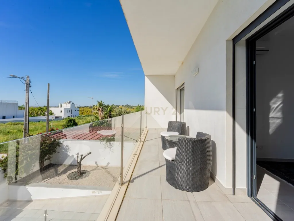 T4+ Villa in Santa Luzia, Tavira - image 14
