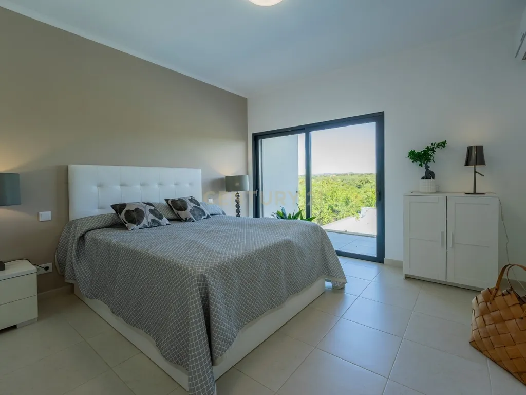 T4+ Villa in Santa Luzia, Tavira - image 16