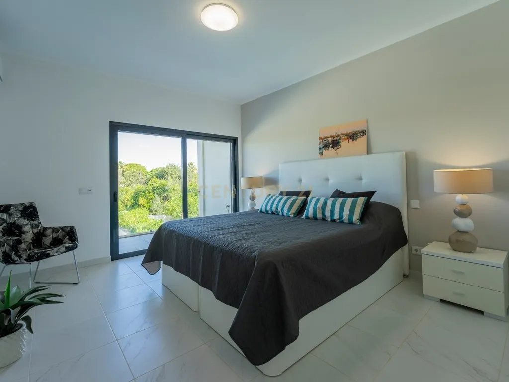 T4+ Villa in Santa Luzia, Tavira - image 19