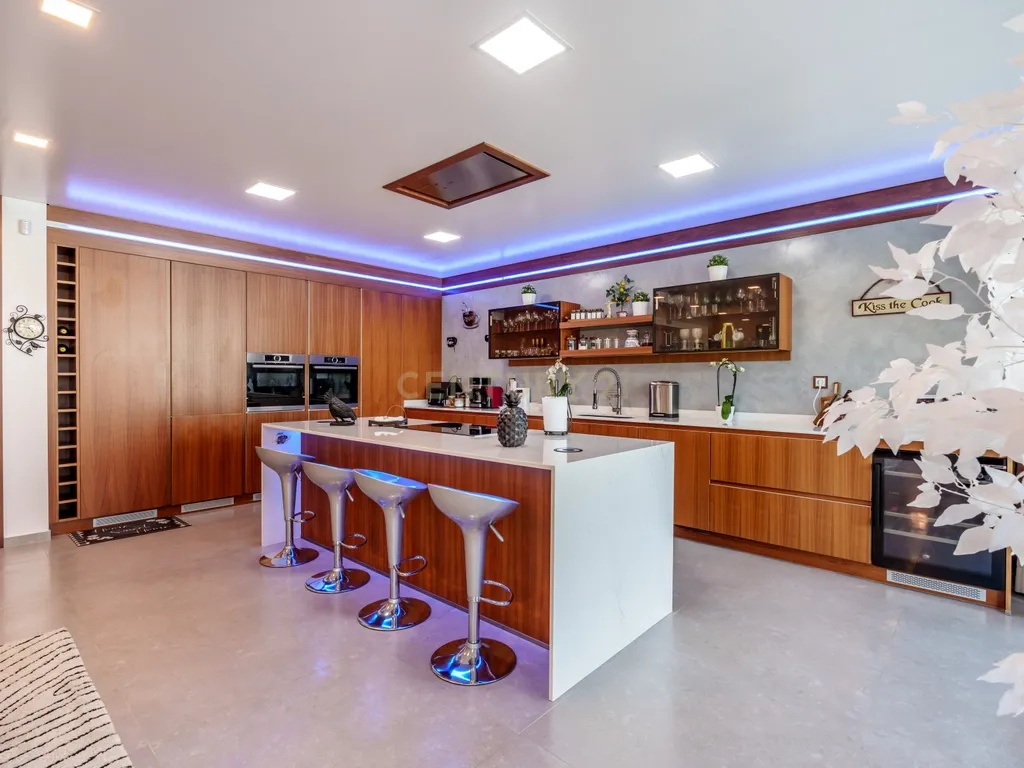 T4+ Villa in São Gonçalo de Lagos, Lagos - image 02
