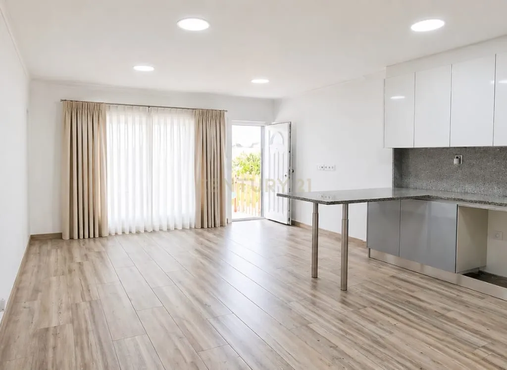 Business Property in Seixal, Amora - image 02