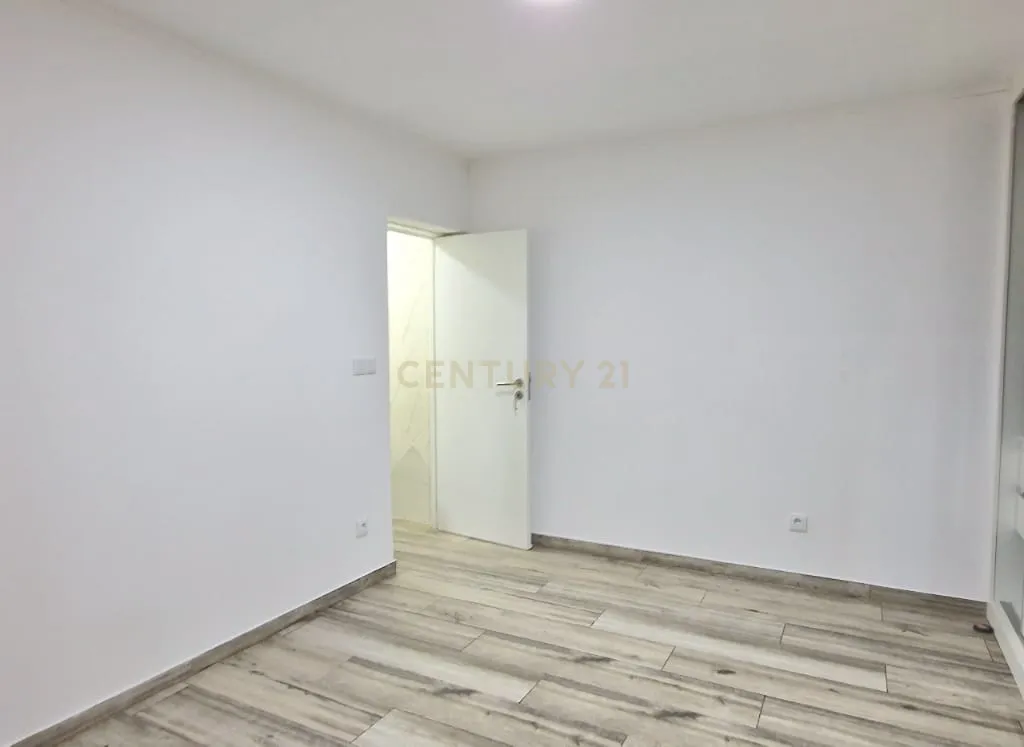 Business Property in Seixal, Amora - image 04