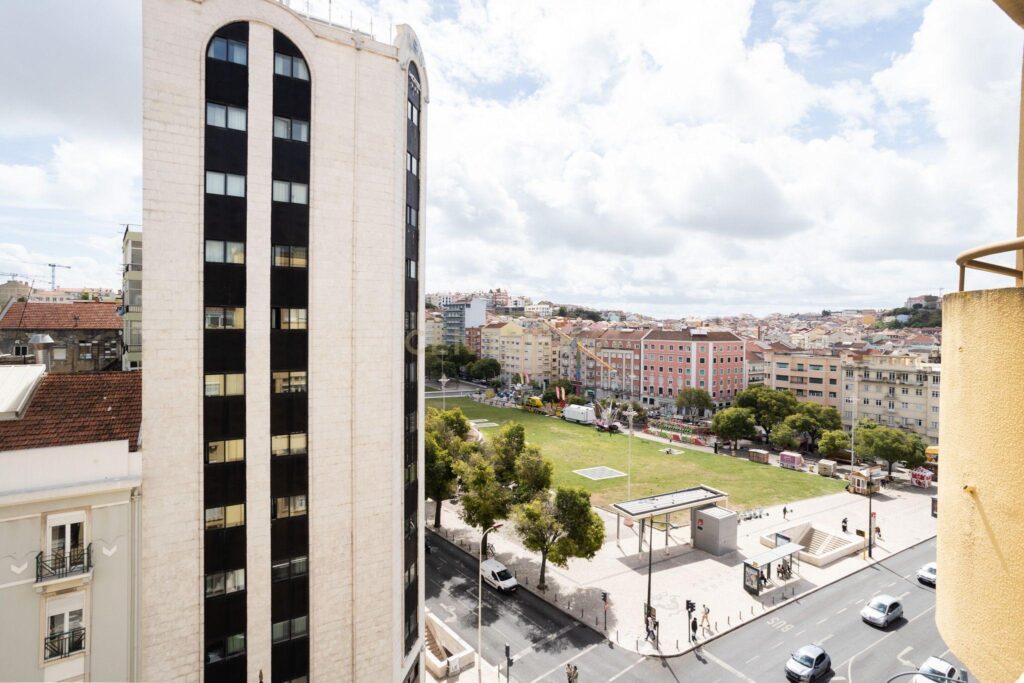 Absolutely Unique Business Opportunity in Lisbon - image 01