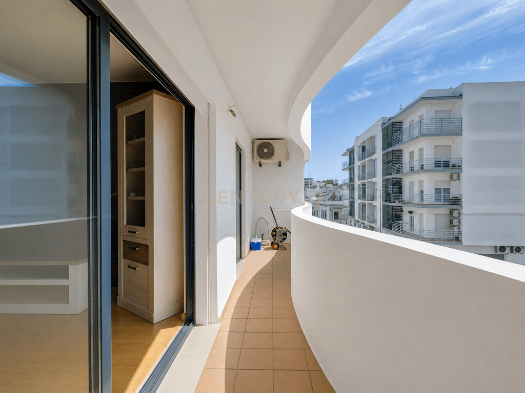 2-bedroom apartment with pool in Olhão – image 08