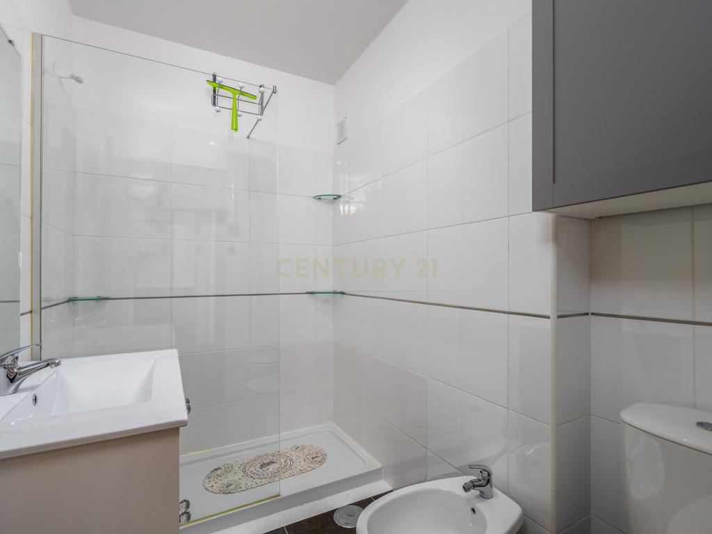 2-bedroom apartment with pool in Olhão – image 19