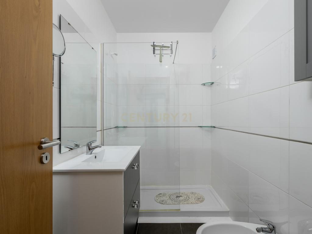 2-bedroom apartment with pool in Olhão – image 20