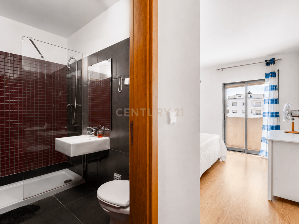2-bedroom apartment with pool in Olhão – image 23