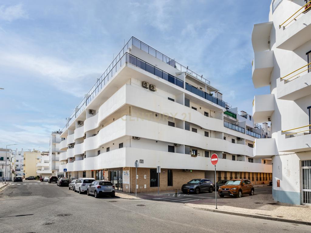 2-bedroom apartment with pool in Olhão – image 28