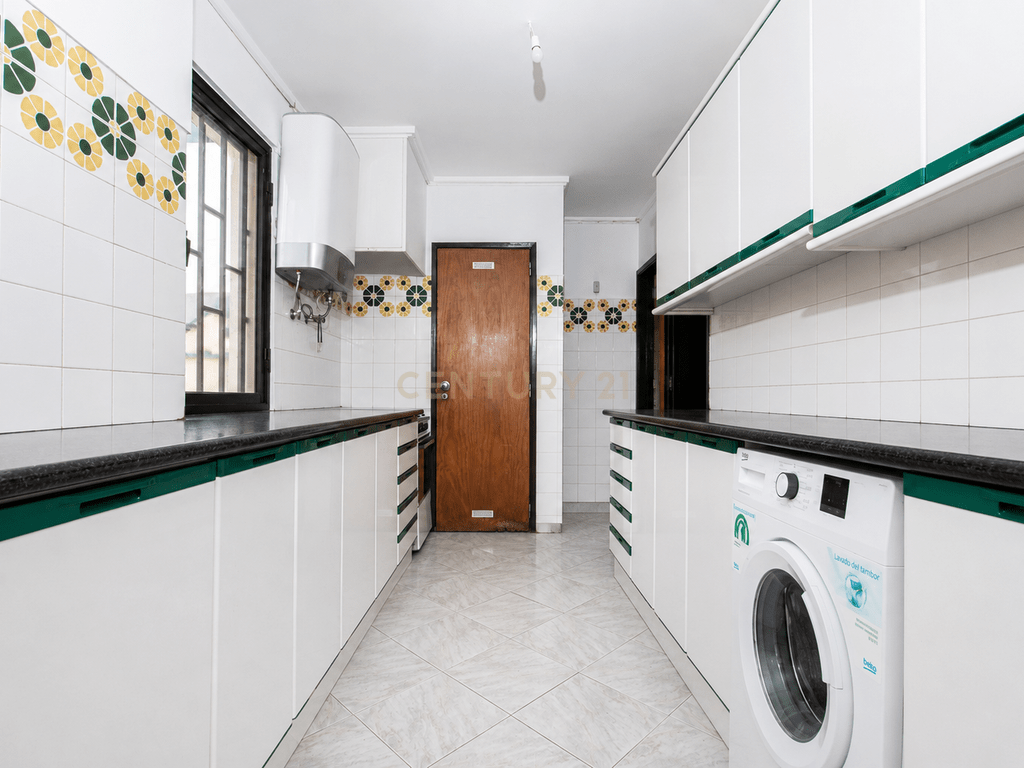 3-bedroom apartment in Monte Abraão – image 19
