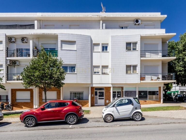 3-bedroom apartment in central Tavira – image 01