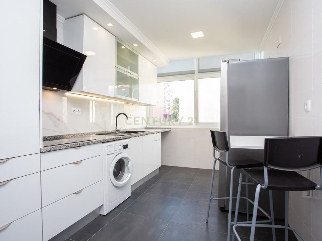 Apartment T2 in Rio de Mouro — image 01