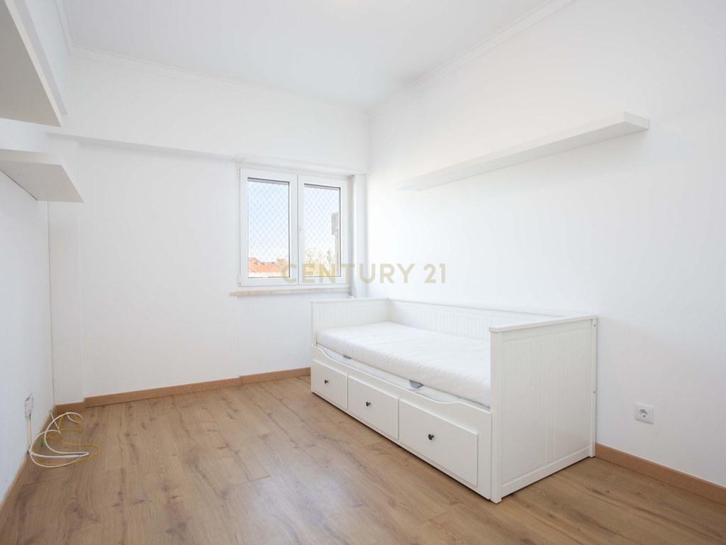 Apartment T2 in Rio de Mouro — image 12
