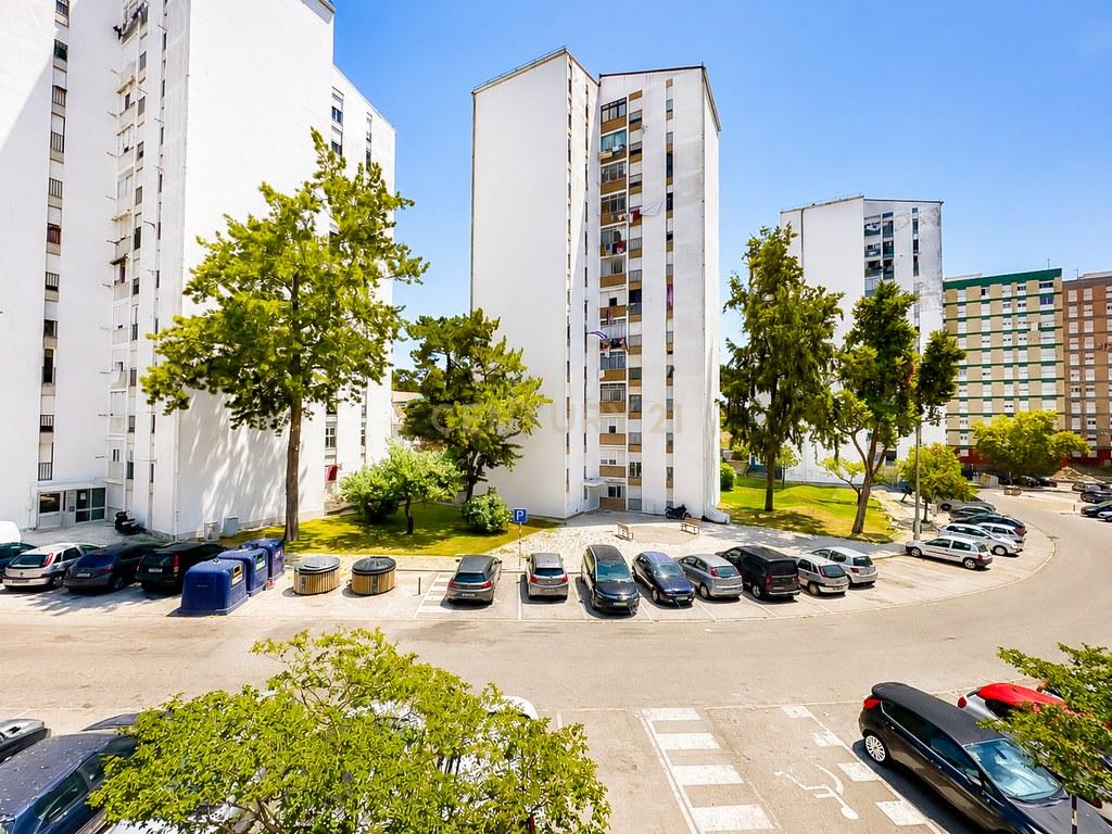 Apartment T3 in Corroios — image 24