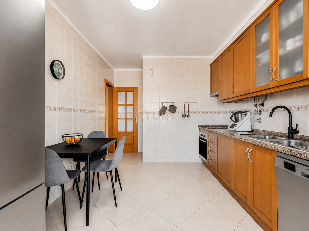 Apartment T3 in Quelfes — image 10