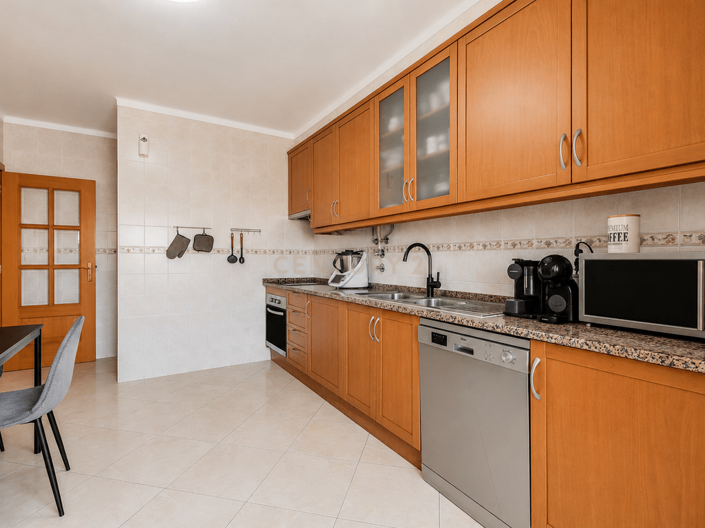 Apartment T3 in Quelfes — image 11