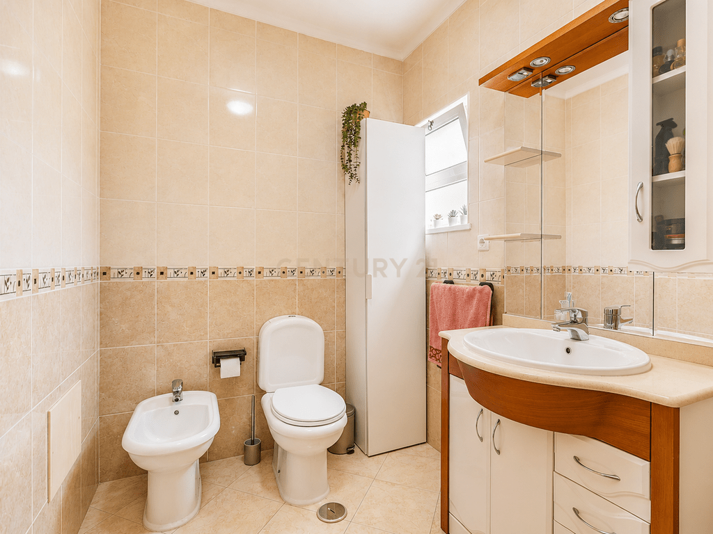 Apartment T3 in Quelfes — image 16