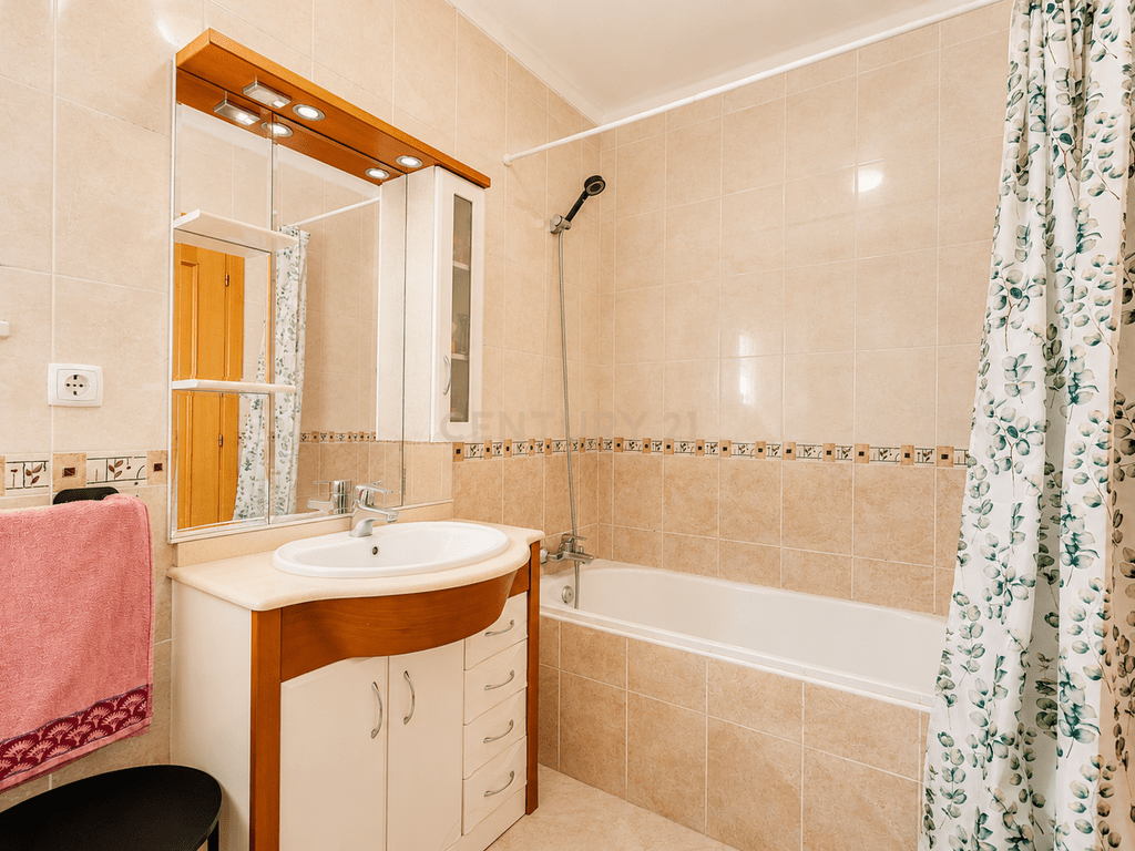 Apartment T3 in Quelfes — image 17