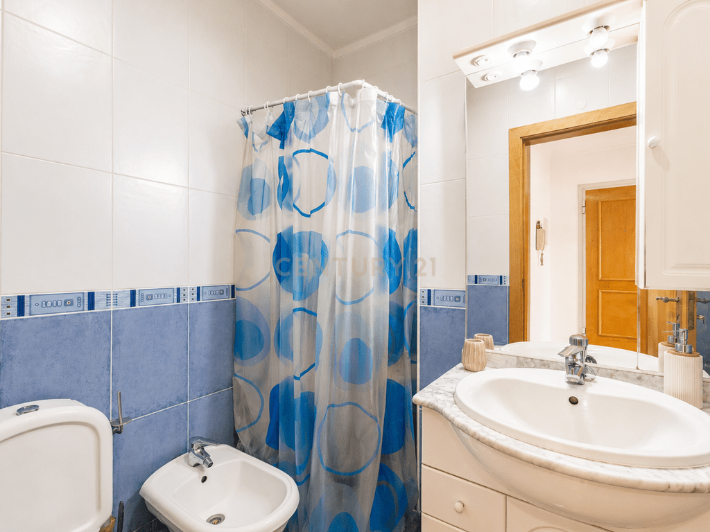 Apartment T3 in Quelfes — image 25
