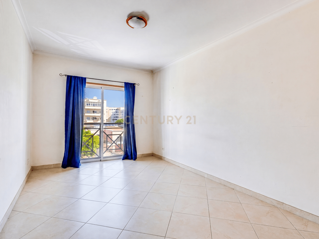 Apartment T3 in Quelfes — image 27