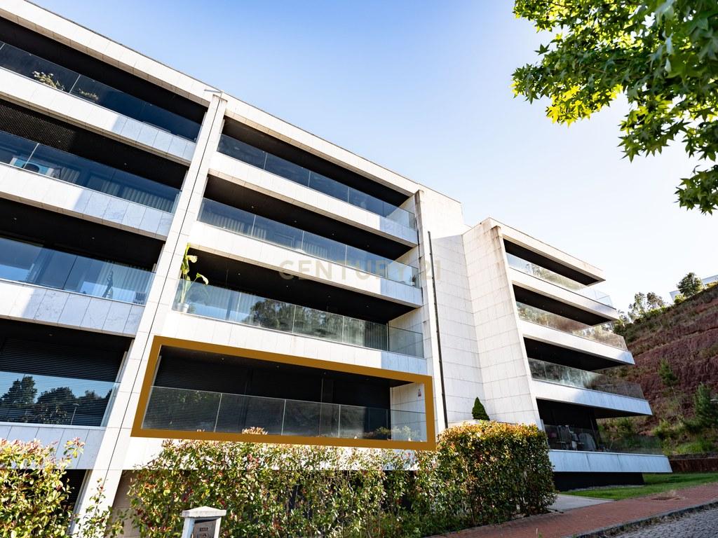 Apartment T3 in Santo António dos Olivais — image 01