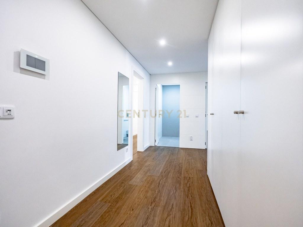 Apartment T3 in Santo António dos Olivais — image 03