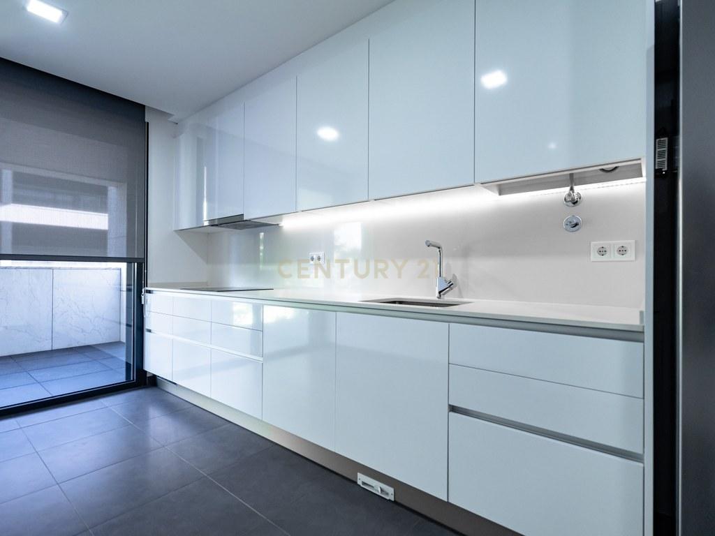 Apartment T3 in Santo António dos Olivais — image 08