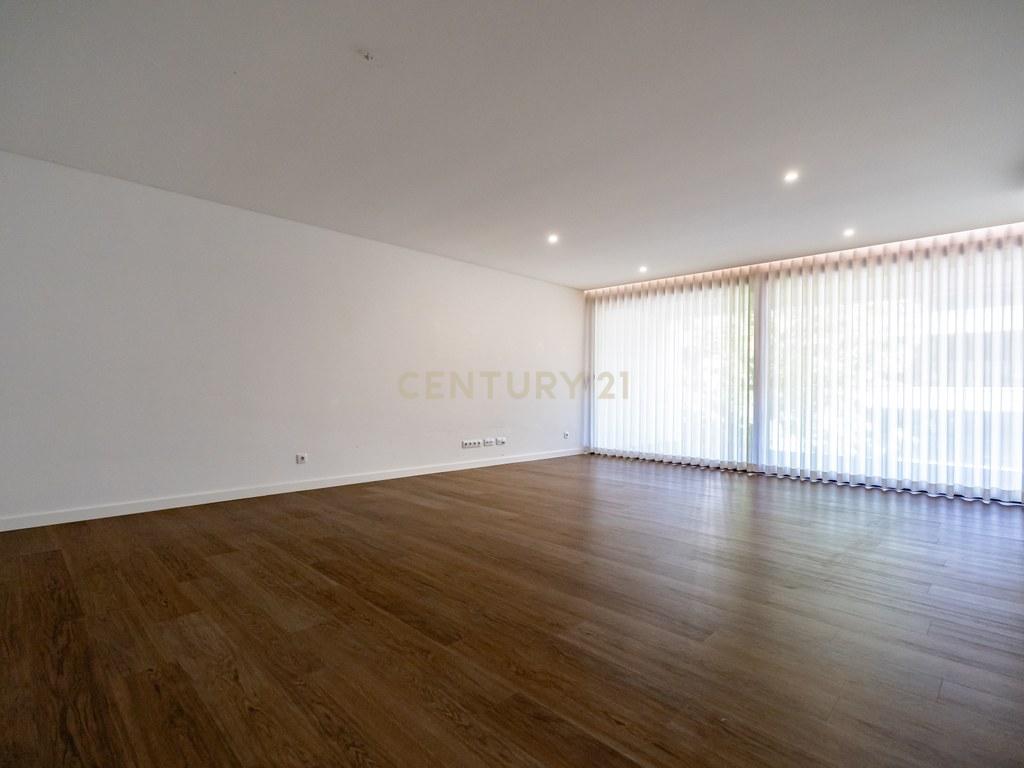 Apartment T3 in Santo António dos Olivais — image 11