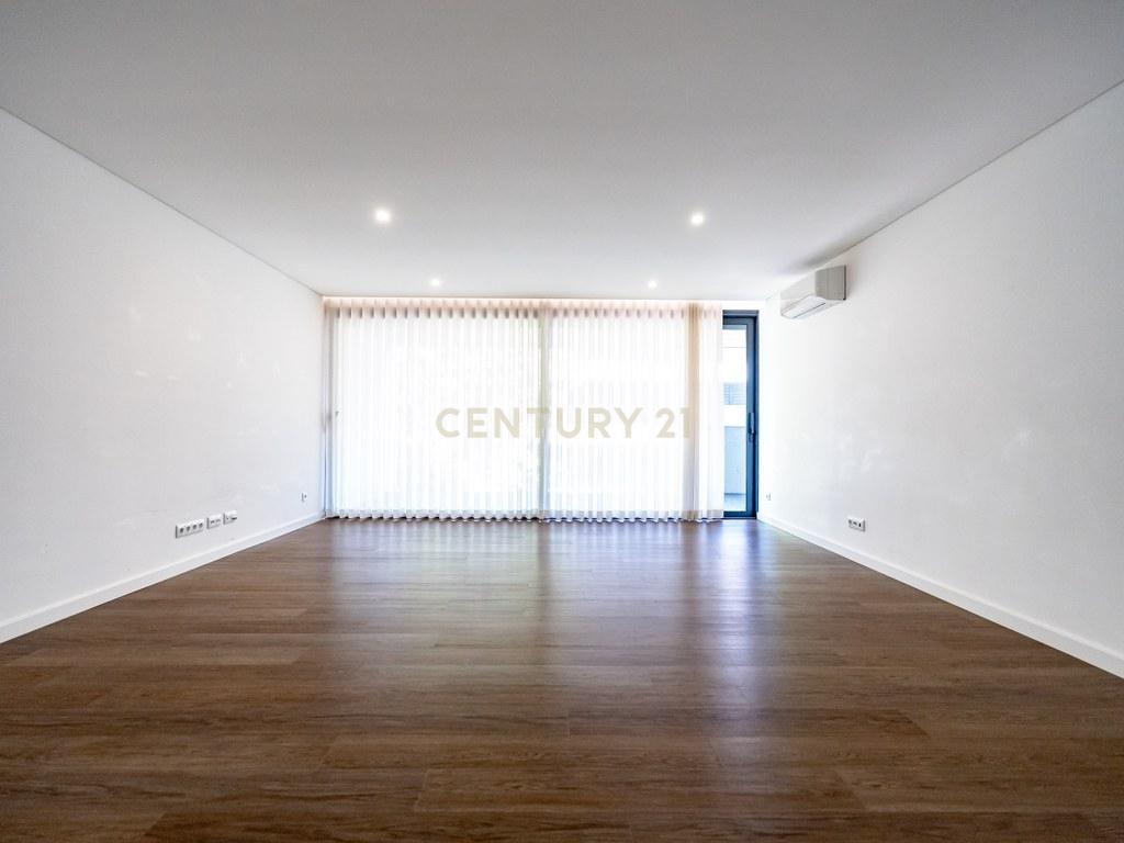 Apartment T3 in Santo António dos Olivais — image 12