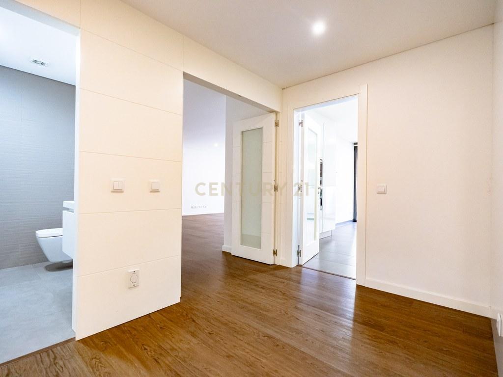 Apartment T3 in Santo António dos Olivais — image 14