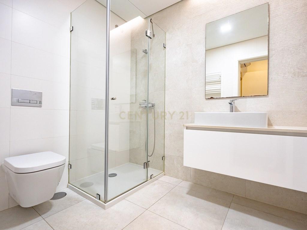 Apartment T3 in Santo António dos Olivais — image 16