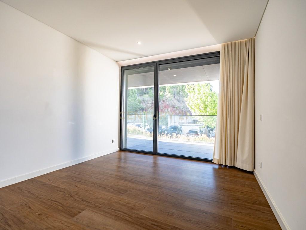 Apartment T3 in Santo António dos Olivais — image 18