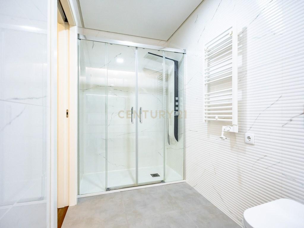 Apartment T3 in Santo António dos Olivais — image 25
