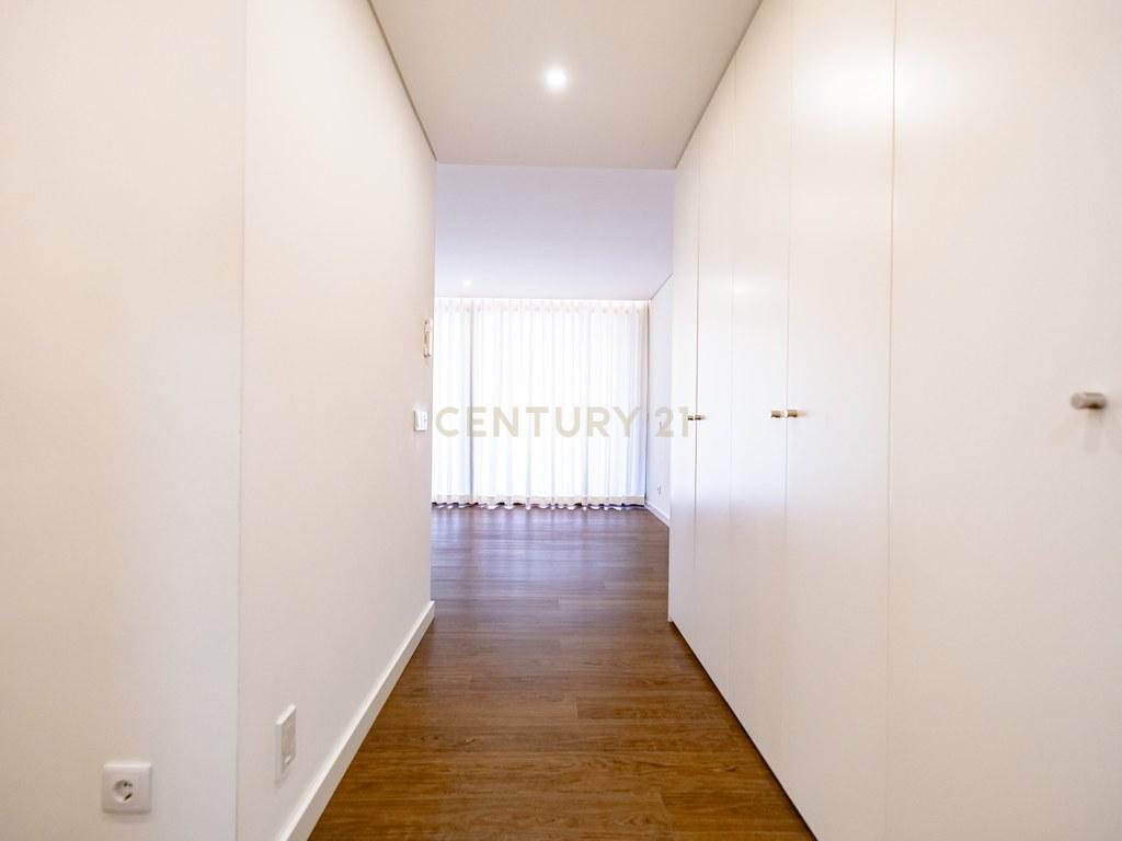 Apartment T3 in Santo António dos Olivais — image 27