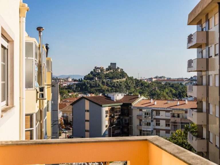 Apartment T3 in União das freguesias de Marrazes e Barosa — image 01